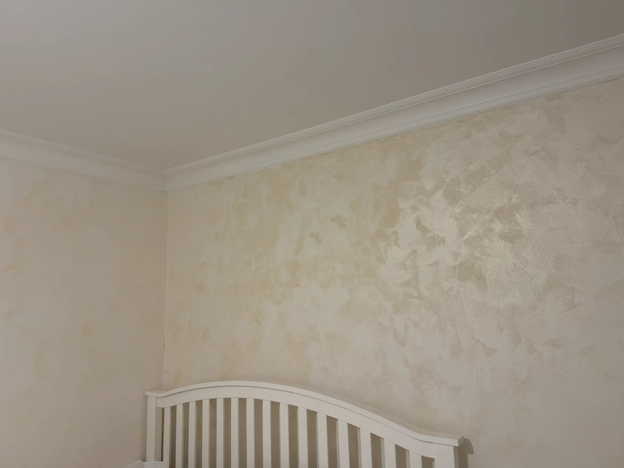 Cream and gold decorative wall finish