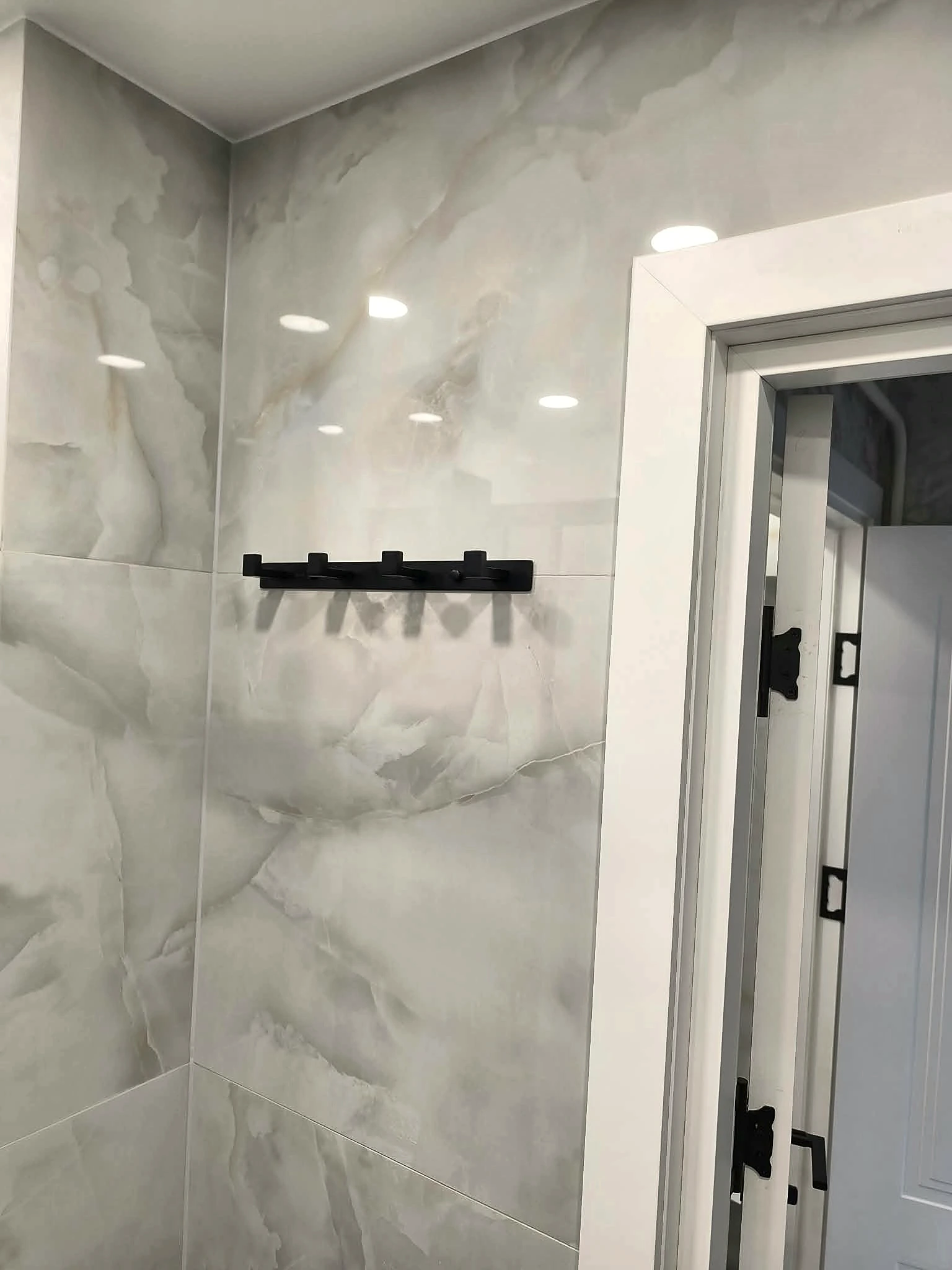 Detailed marble-effect wall tile installation