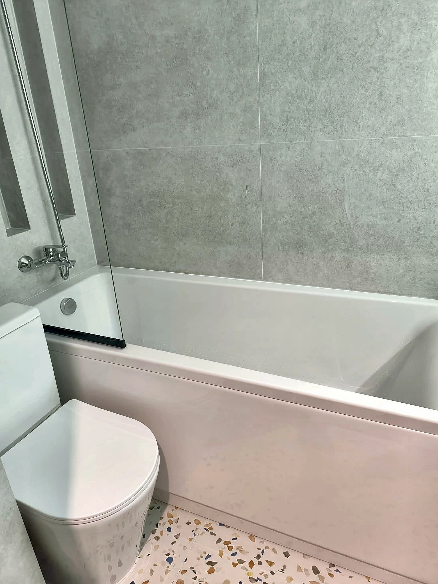 Compact bathroom with terrazzo floor detailing