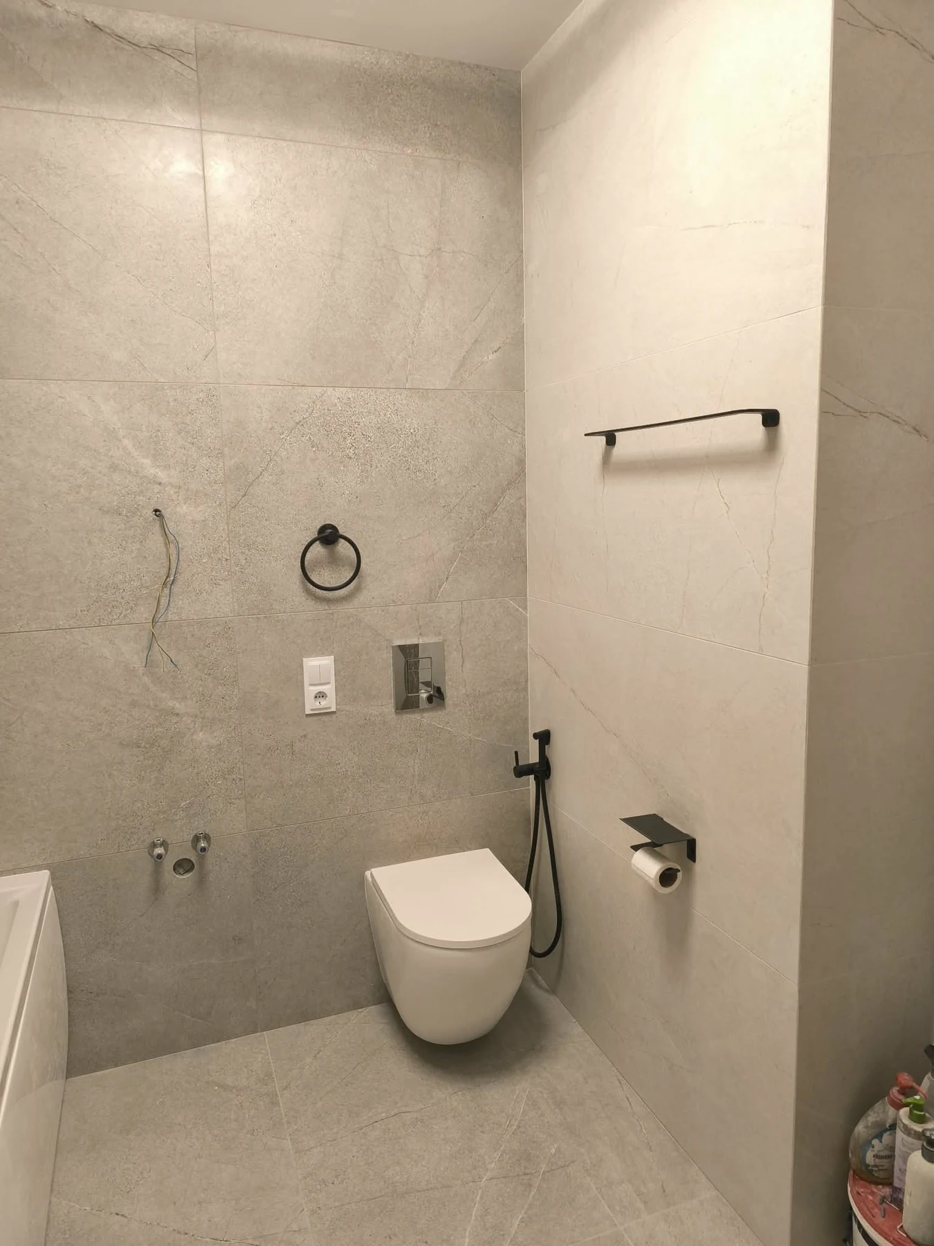 Large-format grey tiled bathroom