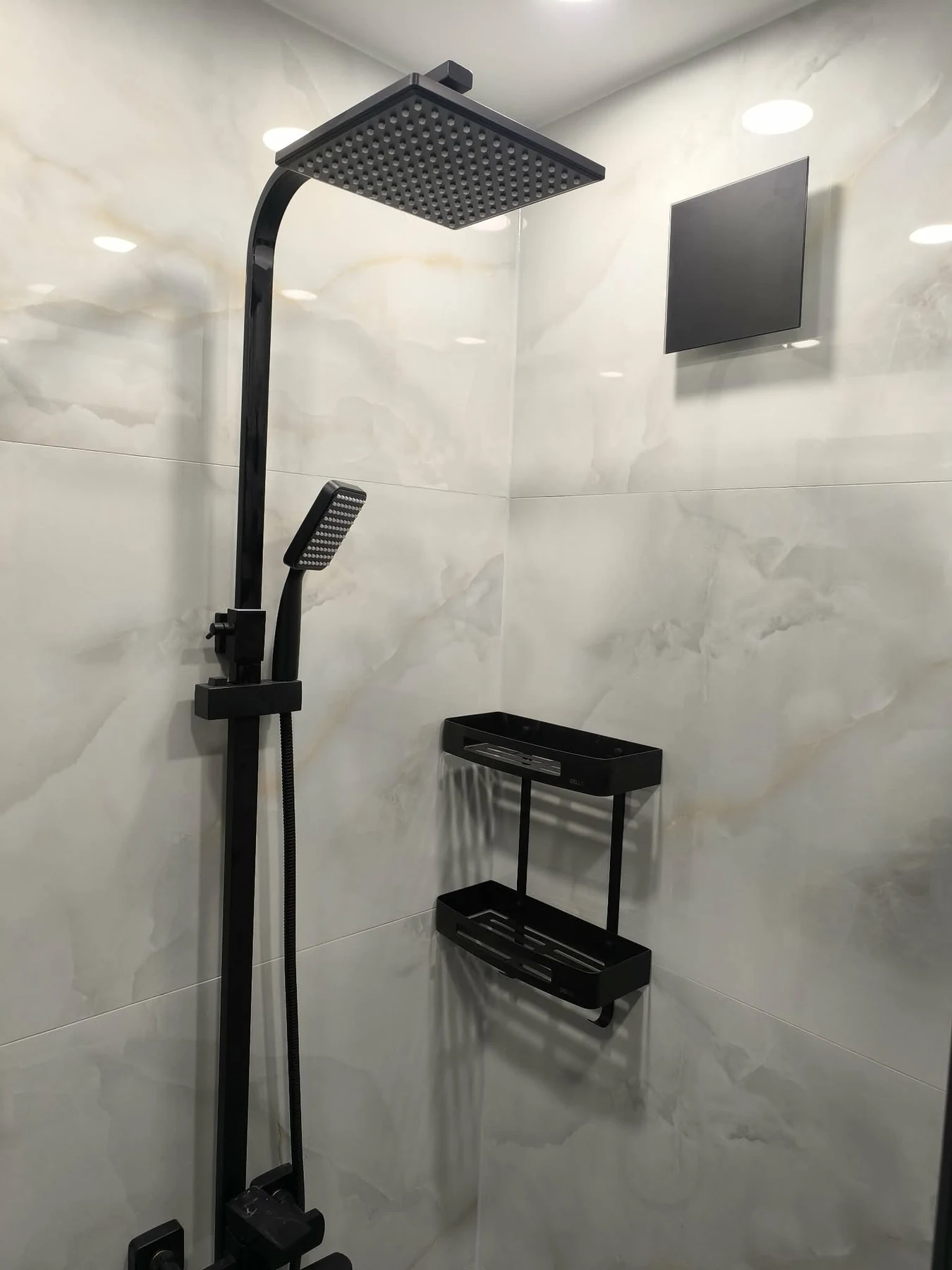 Marble-effect tiled shower with black fittings